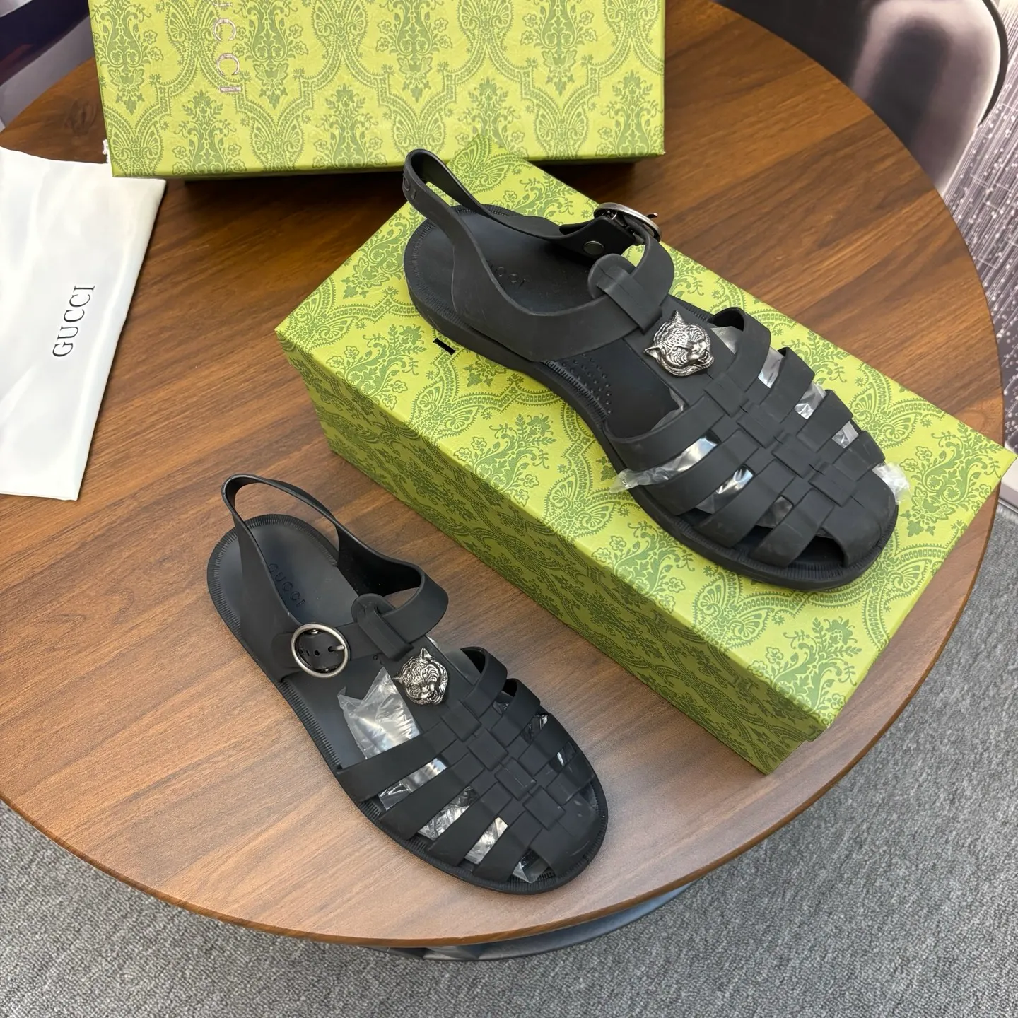Men's shoes 260💰 [Gucci] Counter quality, top-quality original goods, real photos! Original TPU material, fine workmanship, comfortable; genuine 1:1 replica Size: 36 ~ 46